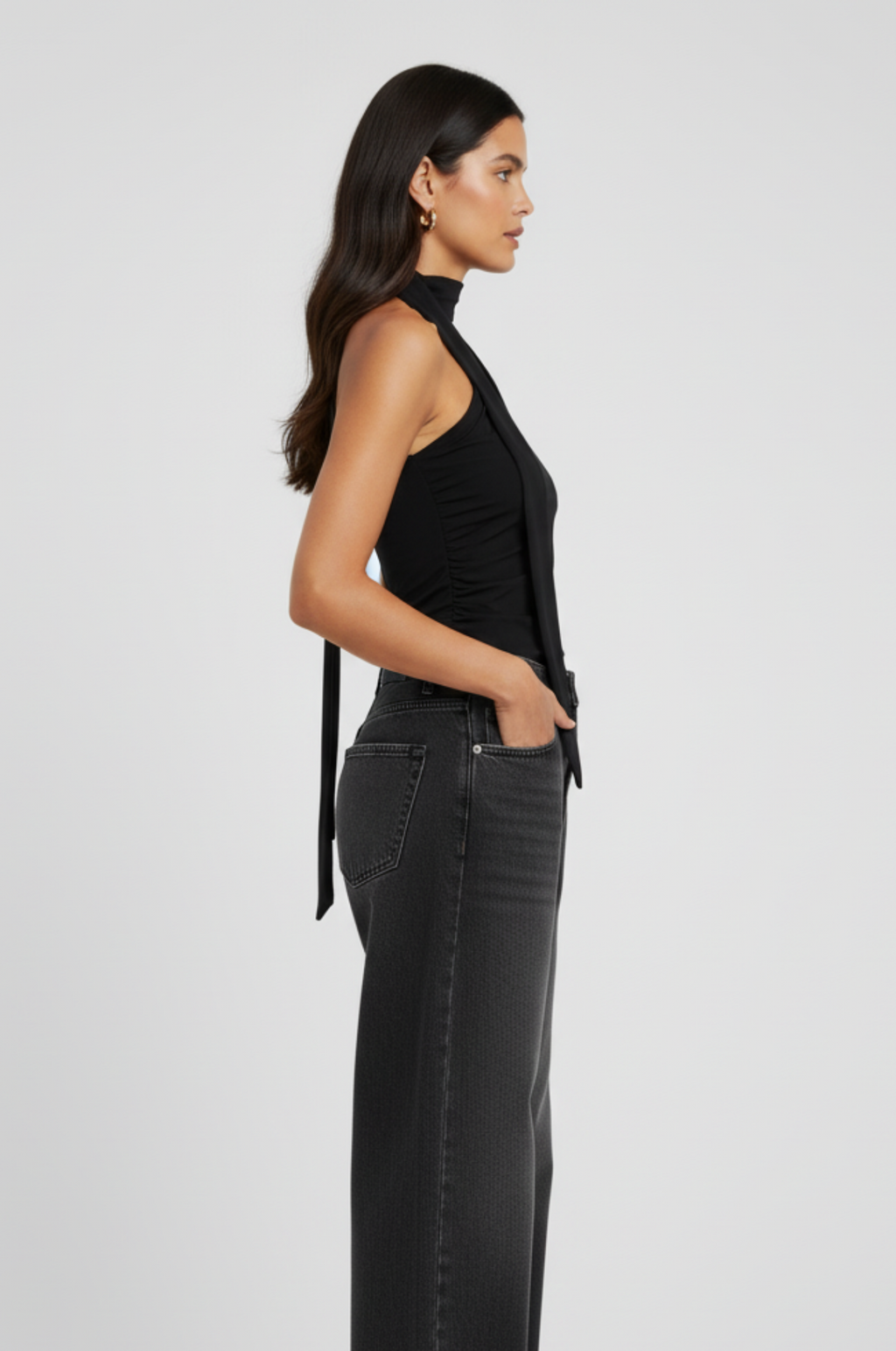 Halter one-shoulder crop top – open rug
