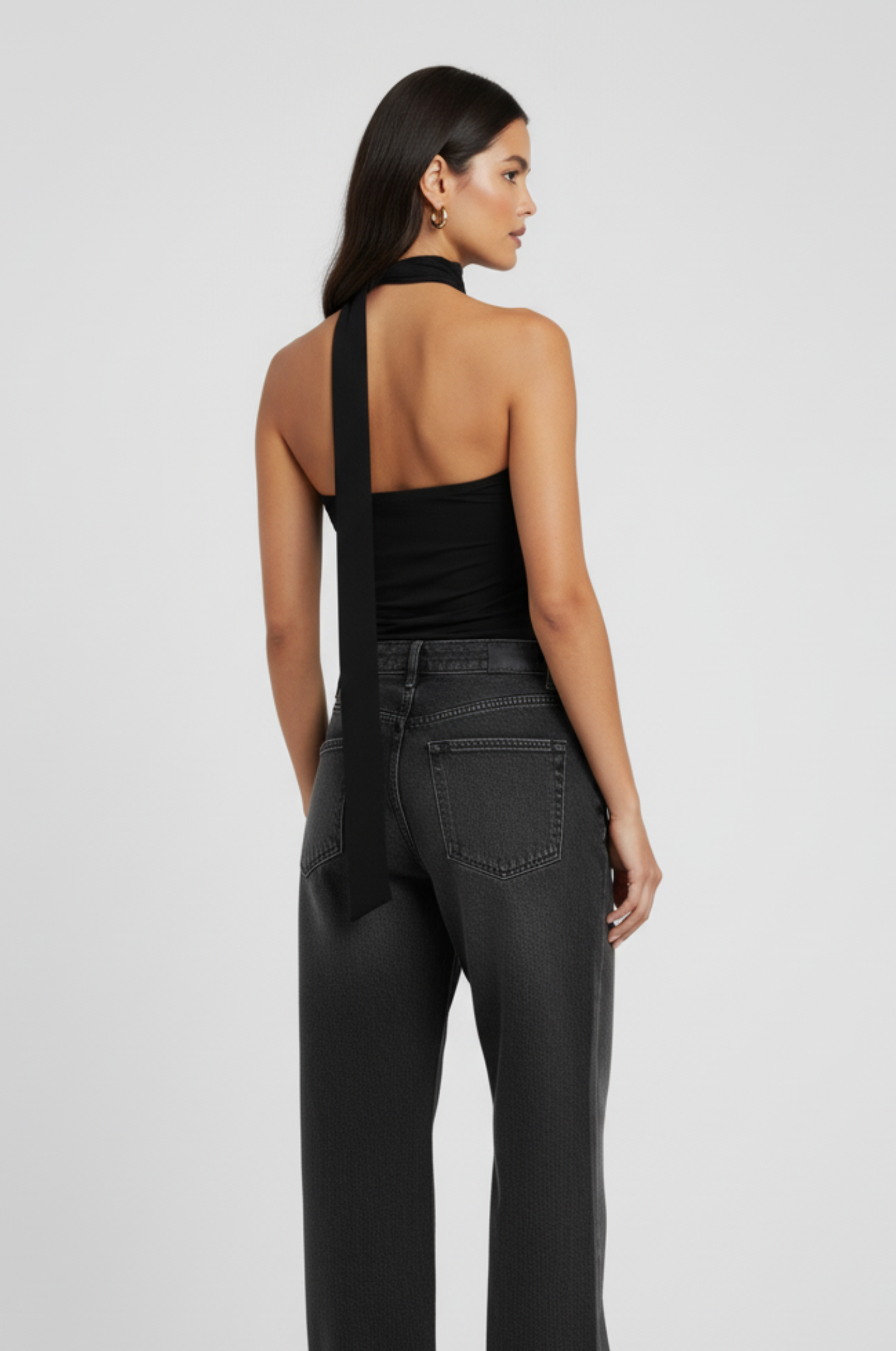 Halter one-shoulder crop top – open rug
