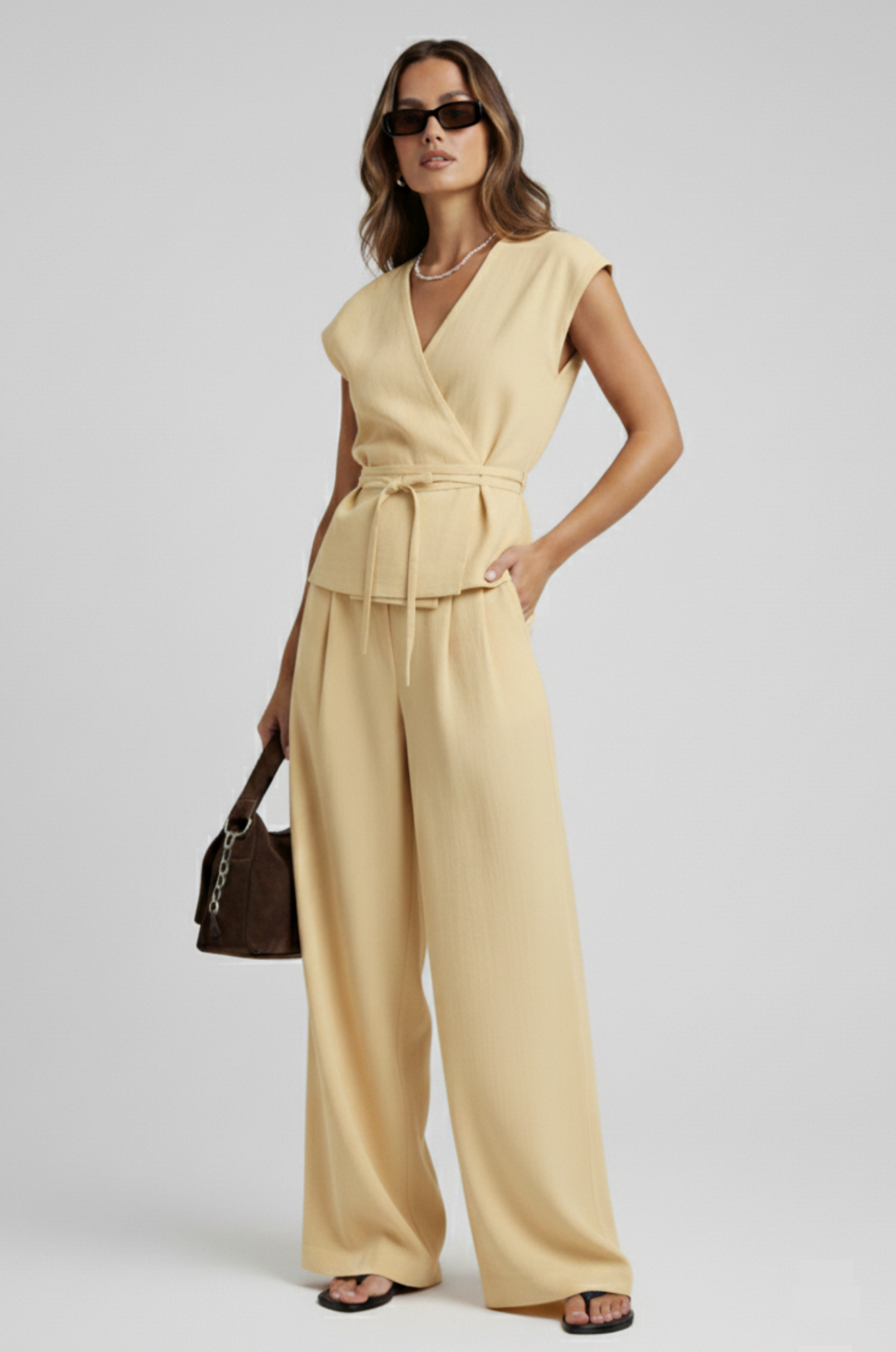 Mouwloos pak – V-hals & tailored