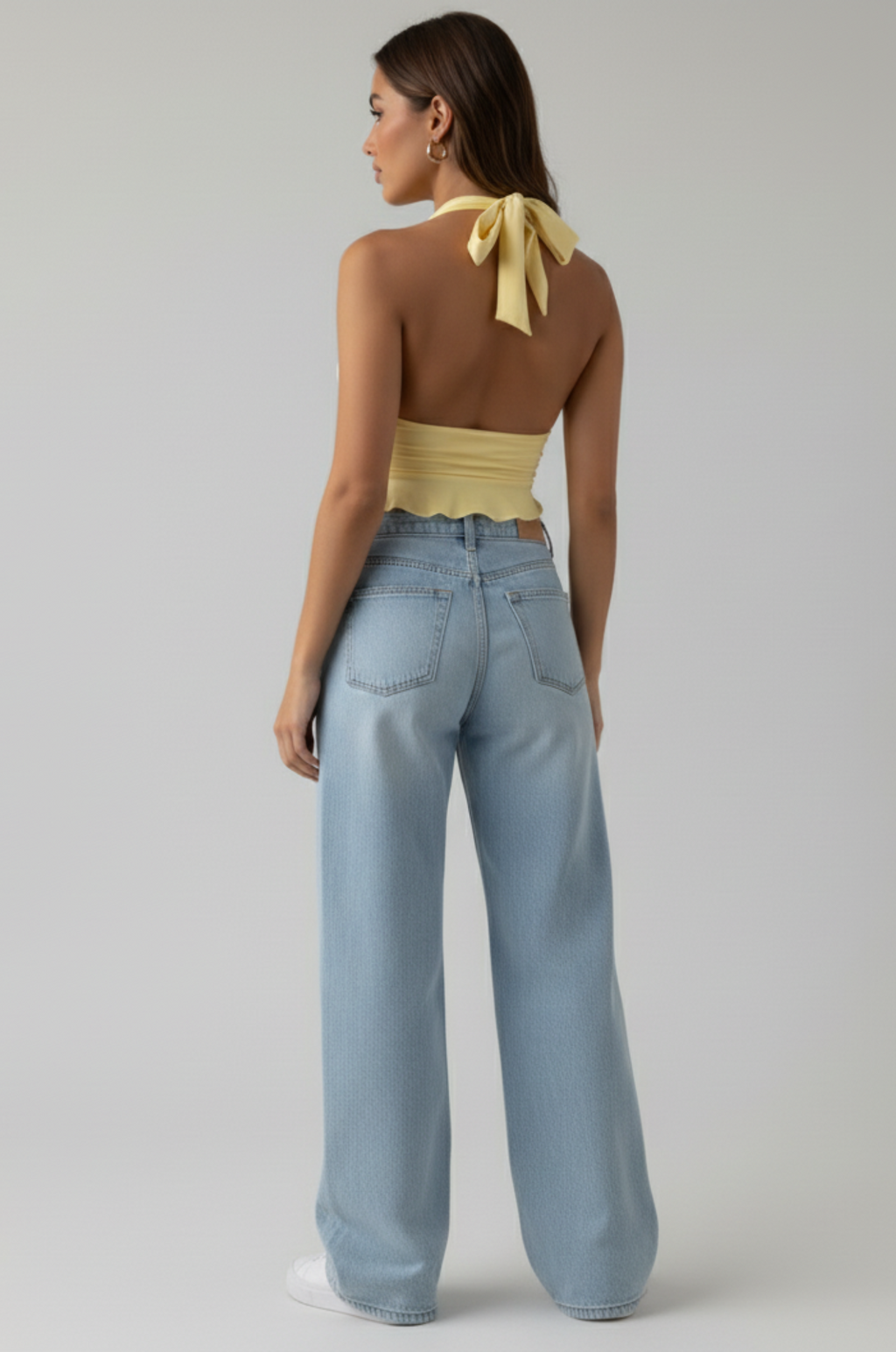 Deep V-neck top – plissé & slim